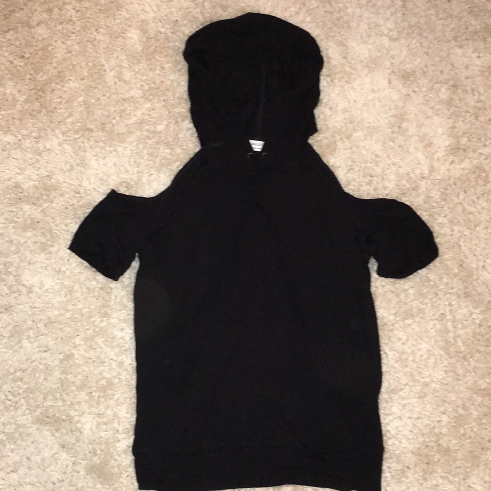 Shoulder less short sleeve hoodie